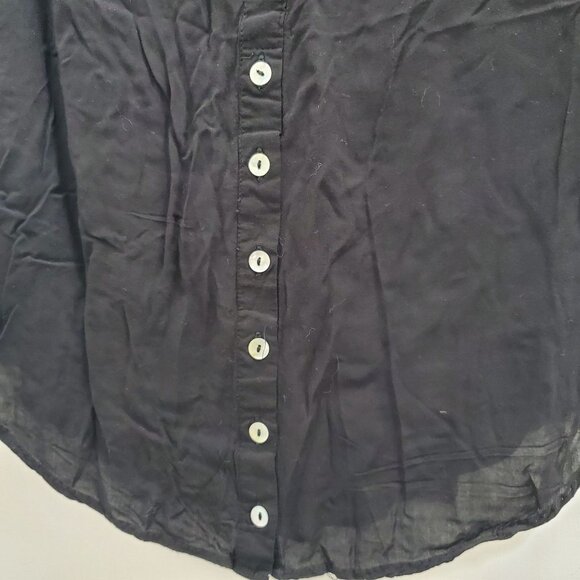 Love Tree Juniors Black Lightweight Double Button Roll Tab Sleeve Hi Low Top M/L - Picture 9 of 10